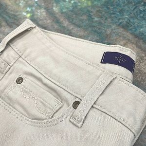 New NYDJ never worn , great cream color size 0